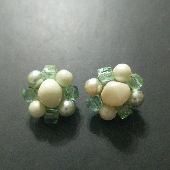 Green Bead & Faux Pearl Cluster Clip On Earrings - Picture 1 of 2